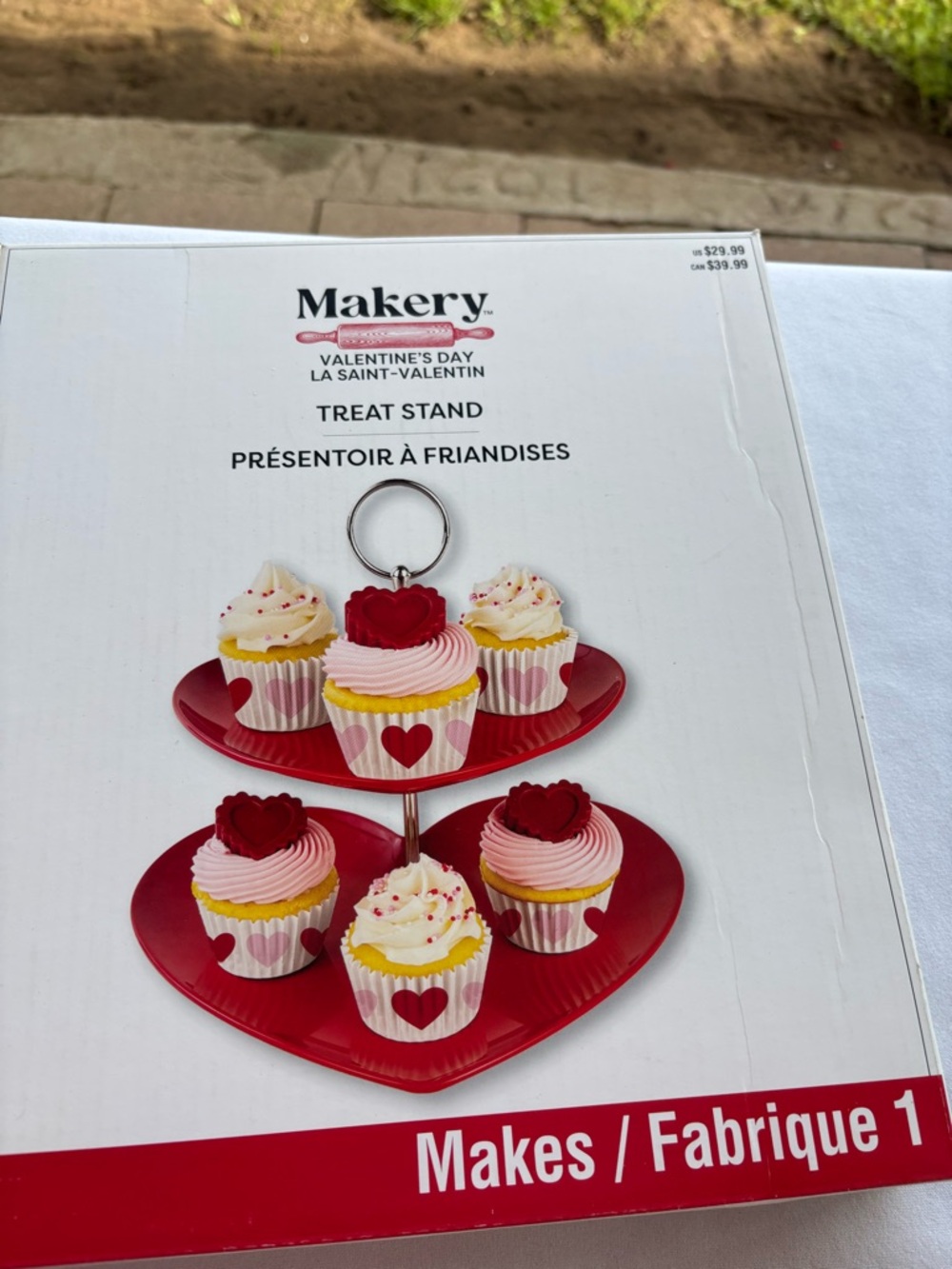 Red  Treat Stand bundle of 2 stands new in box